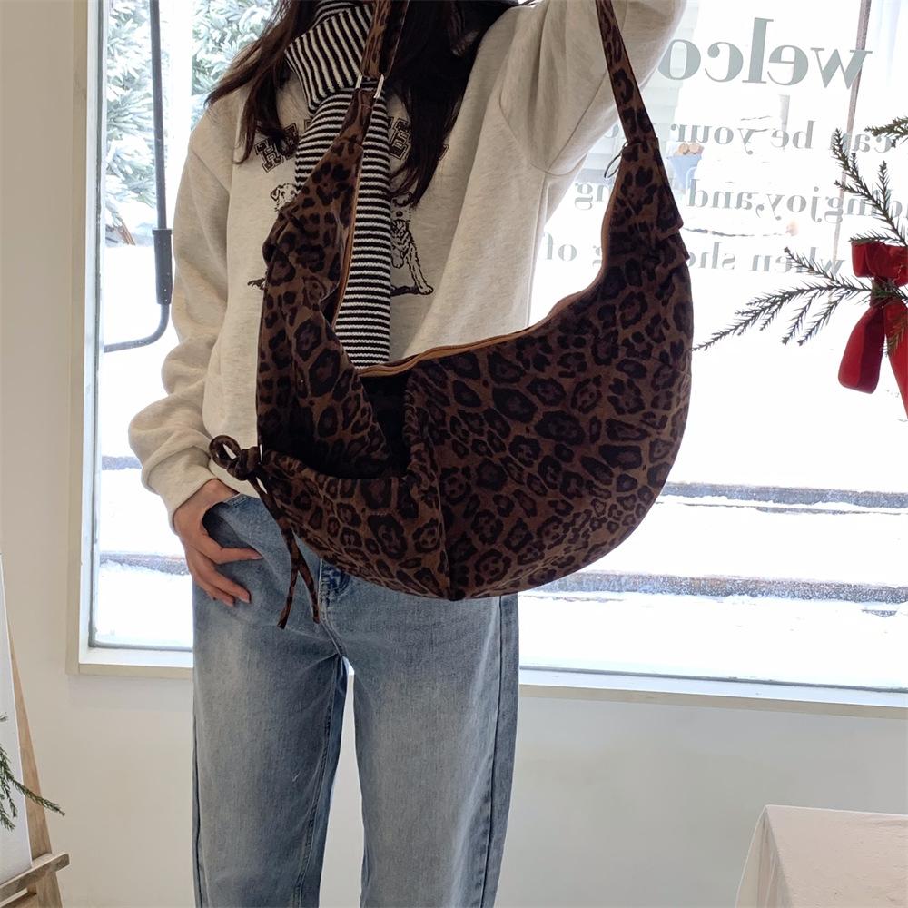 Vintage Leopard Faux Suede Women s Shoulder Bags Pleated Drawstring Ladies Crossbody Bag Casual Large Capacity Female Handbags серый
Vintage Leopard Faux Suede Women s Shoulder Bags Pleated Drawstring Ladies Crossbody Bag Casual Large Capacity Female Handbags серый