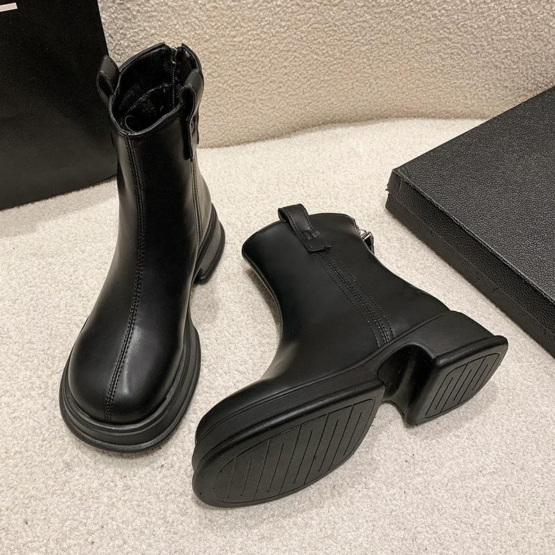 New leather short boots thick-soled rear zipper 2024 thin ins autumn and winter Martin boots student versatile non-slip women s tide shoes 40 чорний
New leather short boots thick-soled rear zipper 2024 thin ins autumn and winter Martin boots student versatile non-slip women s tide shoes 40 чорний