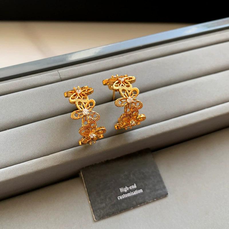 Lace flower zircon C-shaped earrings, stud earrings, real gold electroplating, fashionable and versatile, personalized temperament, niche earrings
Lace flower zircon C-shaped earrings, stud earrings, real gold electroplating, fashionable and versatile, personalized temperament, niche earrings