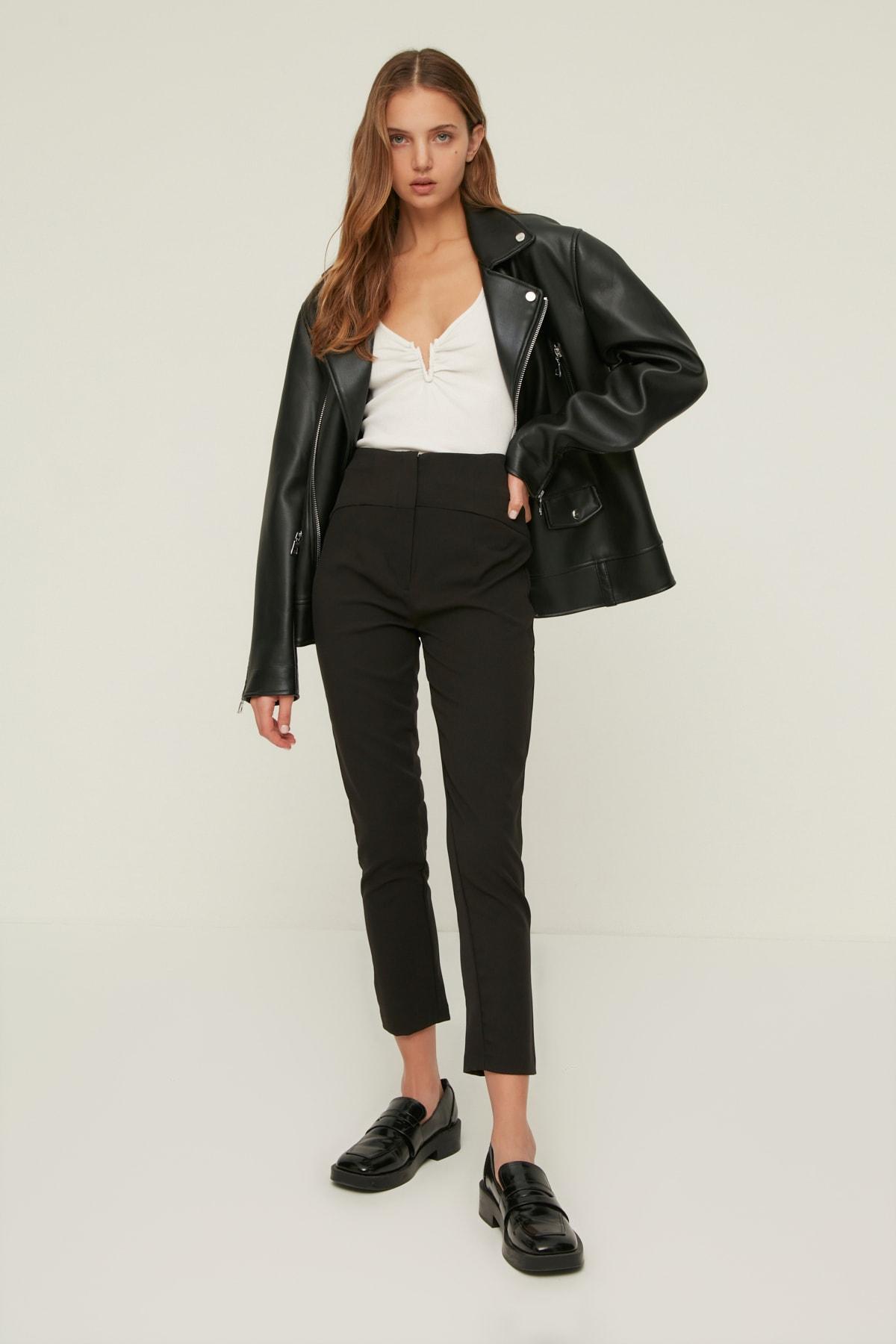 Черные базовые брюки TWOSS20PL0388..
Черные базовые брюки TWOSS20PL0388..