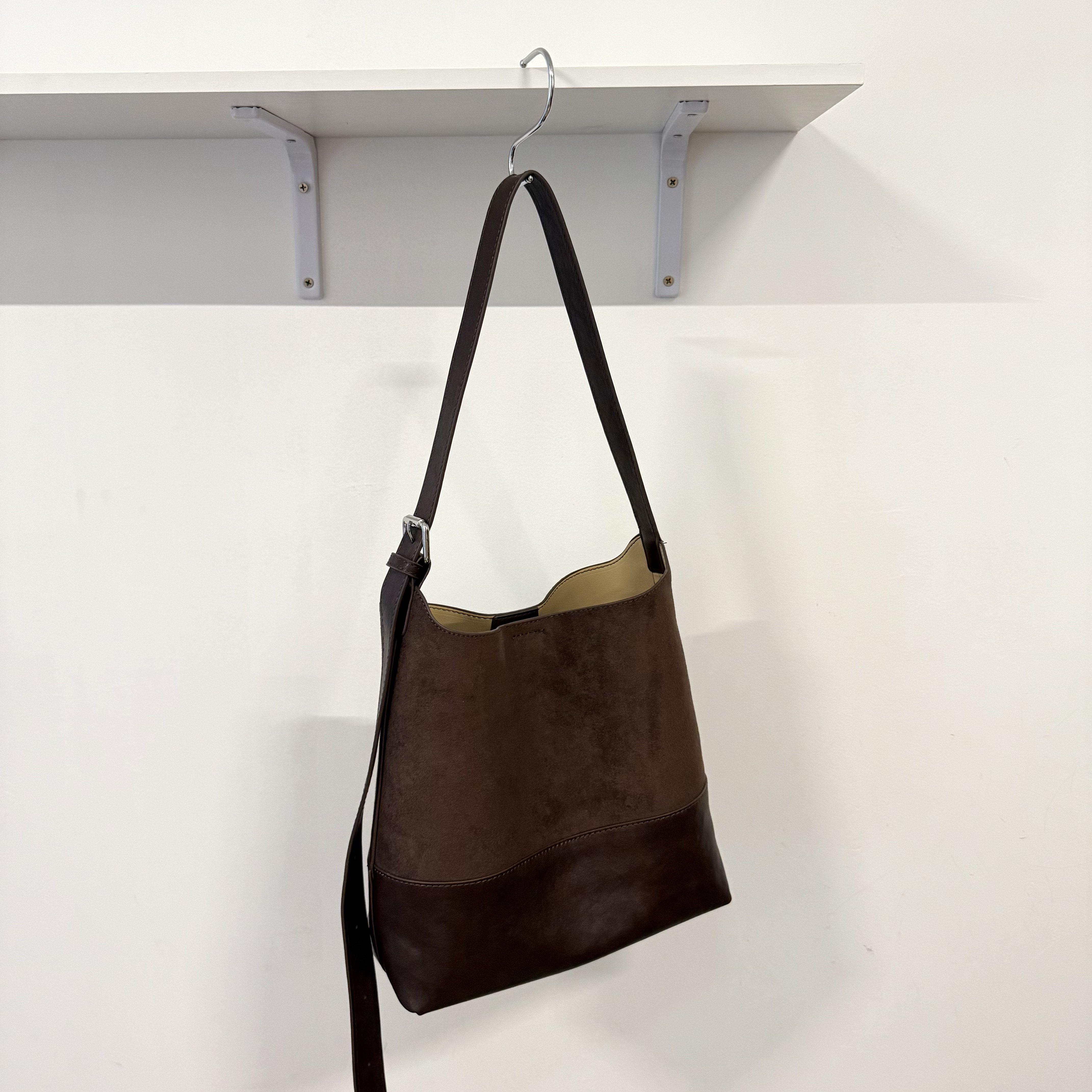 Ladies elegant suede crossbody bag - Adjustable wide shoulder strap, fashiable patchwork single-shoulder bag, retro tote bag 26x10x25cm кофейный
Ladies elegant suede crossbody bag - Adjustable wide shoulder strap, fashiable patchwork single-shoulder bag, retro tote bag 26x10x25cm кофейный