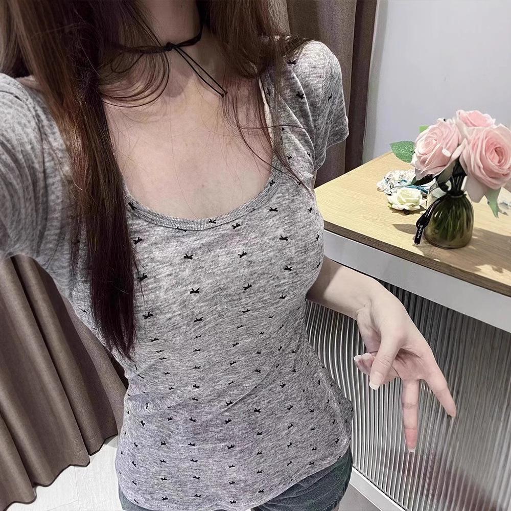 Summer 2025 Women s Slim-Fit U-Neck Polka Dot Short Sleeve T-Shirt – Fresh, Chic, and Elegant Small
Summer 2025 Women s Slim-Fit U-Neck Polka Dot Short Sleeve T-Shirt – Fresh, Chic, and Elegant Small