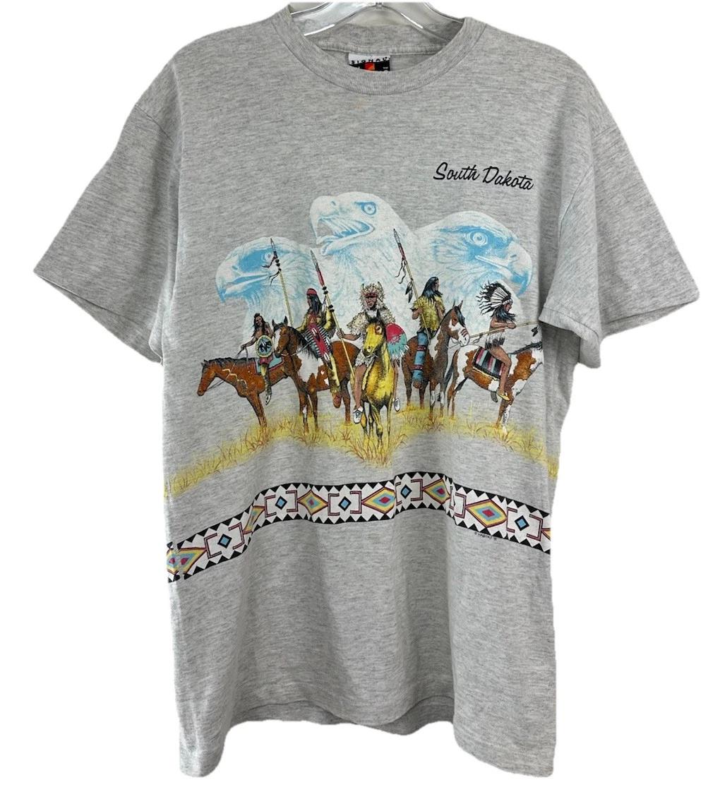Vintage South Dakota AOP Native American Indian Eagle Graphic T-shirt 1991 Sz M 4XL
Vintage South Dakota AOP Native American Indian Eagle Graphic T-shirt 1991 Sz M 4XL