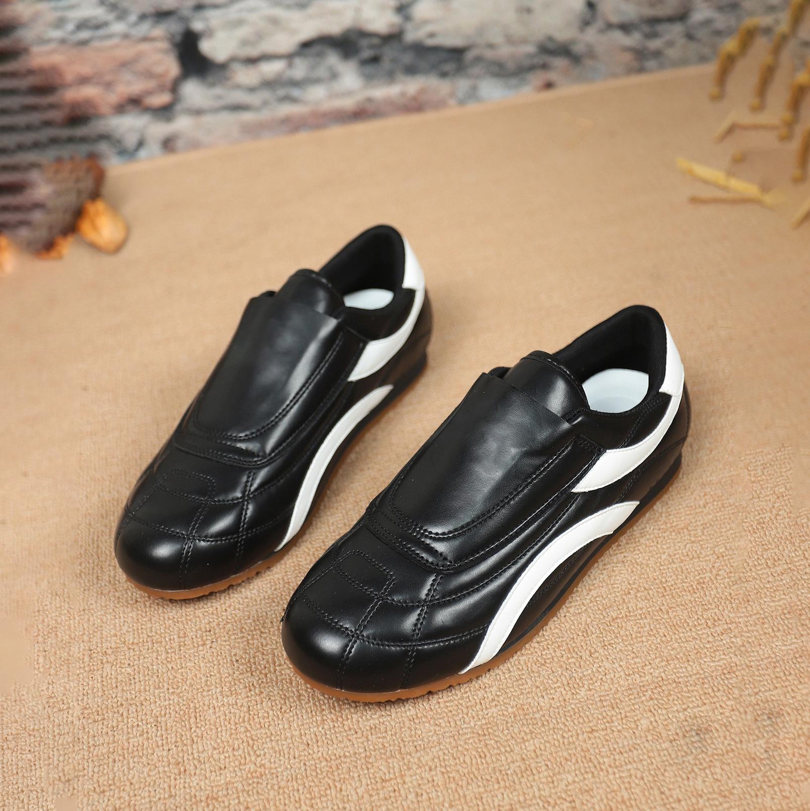 2025 new thick-soled inner height increase round head retro German training shoes women s rest sports shoes black and white versatile sports shoes 42 чёрный
2025 new thick-soled inner height increase round head retro German training shoes women s rest sports shoes black and white versatile sports shoes 42 чёрный