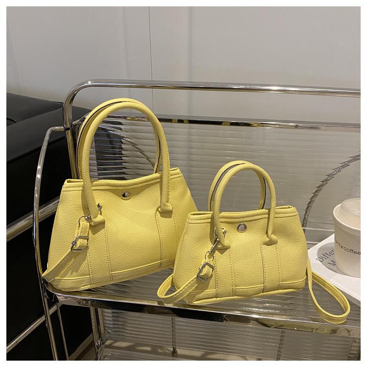 2025 Korean new niche simple leisure commuter portable bucket bag versatile design sense solid color messenger bag women Small жовтий
2025 Korean new niche simple leisure commuter portable bucket bag versatile design sense solid color messenger bag women Small жовтий