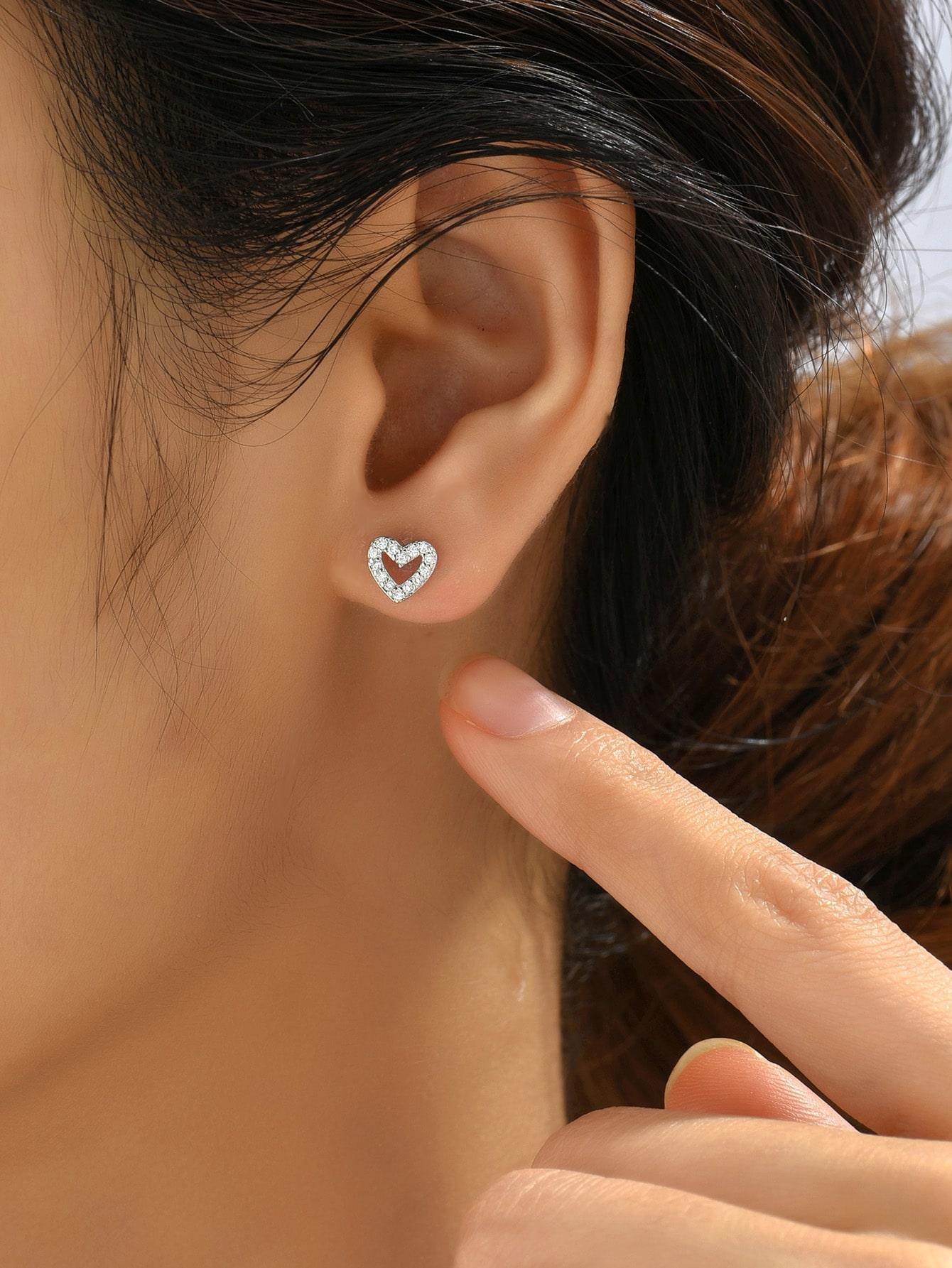 Love heart earrings for women, versatile and stylish, earrings for ear holes, no need to remove when sleeping, high-end
Love heart earrings for women, versatile and stylish, earrings for ear holes, no need to remove when sleeping, high-end