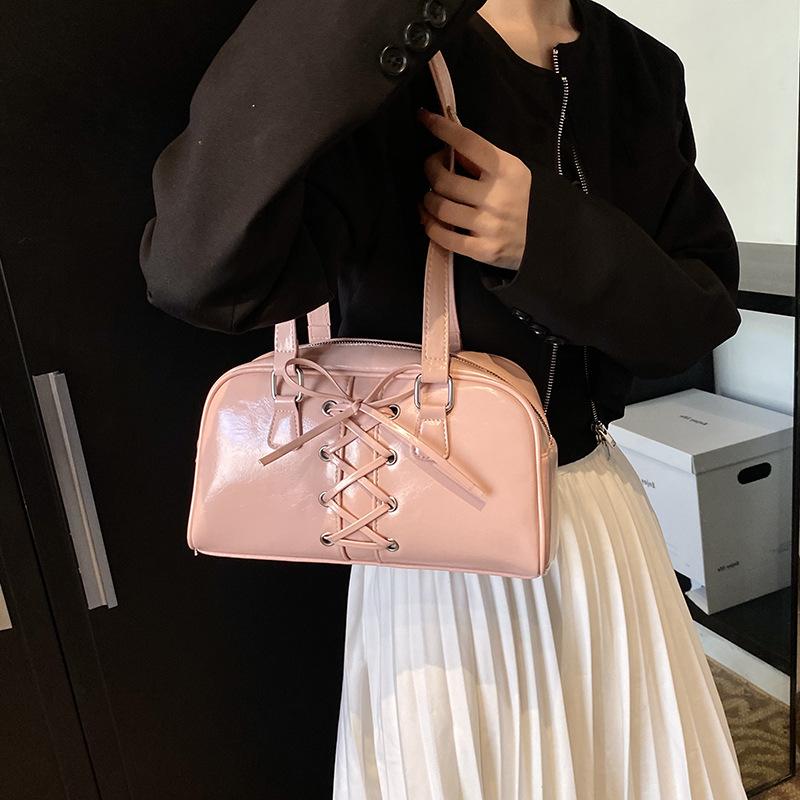 Premium textured bag women s underarm bag new shoulder bag portable commuter trend foreign pillow bag 29*8*16 рожевий
Premium textured bag women s underarm bag new shoulder bag portable commuter trend foreign pillow bag 29*8*16 рожевий