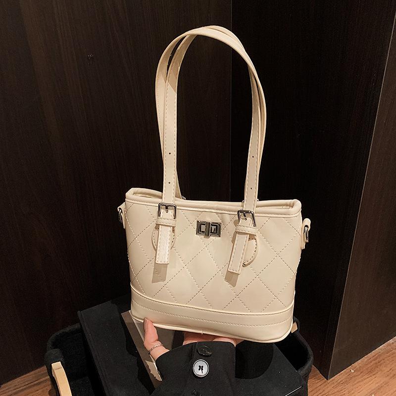 This year s popular bag women s large-capacity 2025 new spring and summer texture rhombus shoulder underarm bag popular bucket bag
This year s popular bag women s large-capacity 2025 new spring and summer texture rhombus shoulder underarm bag popular bucket bag