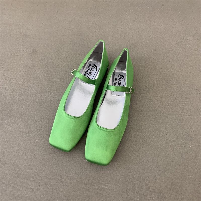 2025 spring and autumn new French retro square head satin surface grandma shoes one-word buckle with Mary Jane single shoe style 39
2025 spring and autumn new French retro square head satin surface grandma shoes one-word buckle with Mary Jane single shoe style 39