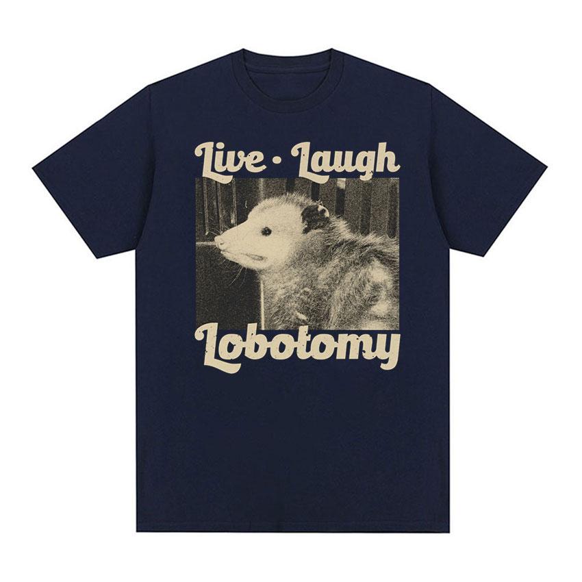 Live Laugh Lobotomy Забавная футболка с опоссумом Мужская и женская винтажная модная футболка высокого качества Повседневная футболка большого размера из 100% хлопка
Live Laugh Lobotomy Забавная футболка с опоссумом Мужская и женская винтажная модная футболка высокого качества Повседневная футболка большого размера из 100% хлопка