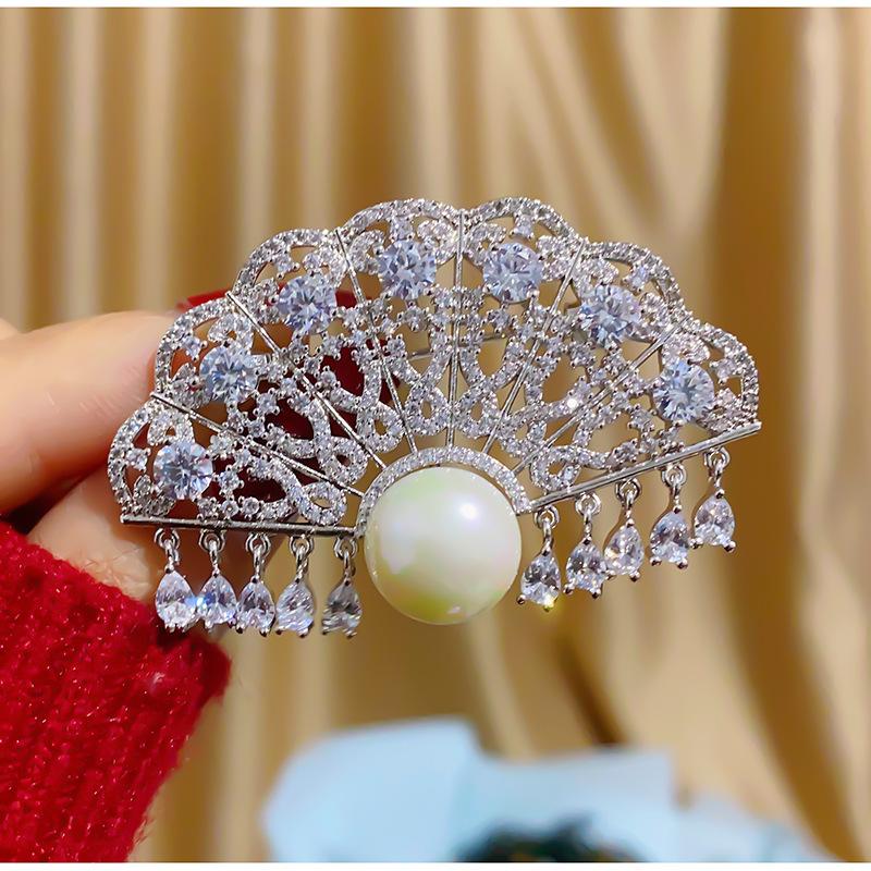 Fashion Tassel Fan Brooch Fashion Elegant Brooch Hat Clothing Brooch Fashion Accessories
Fashion Tassel Fan Brooch Fashion Elegant Brooch Hat Clothing Brooch Fashion Accessories