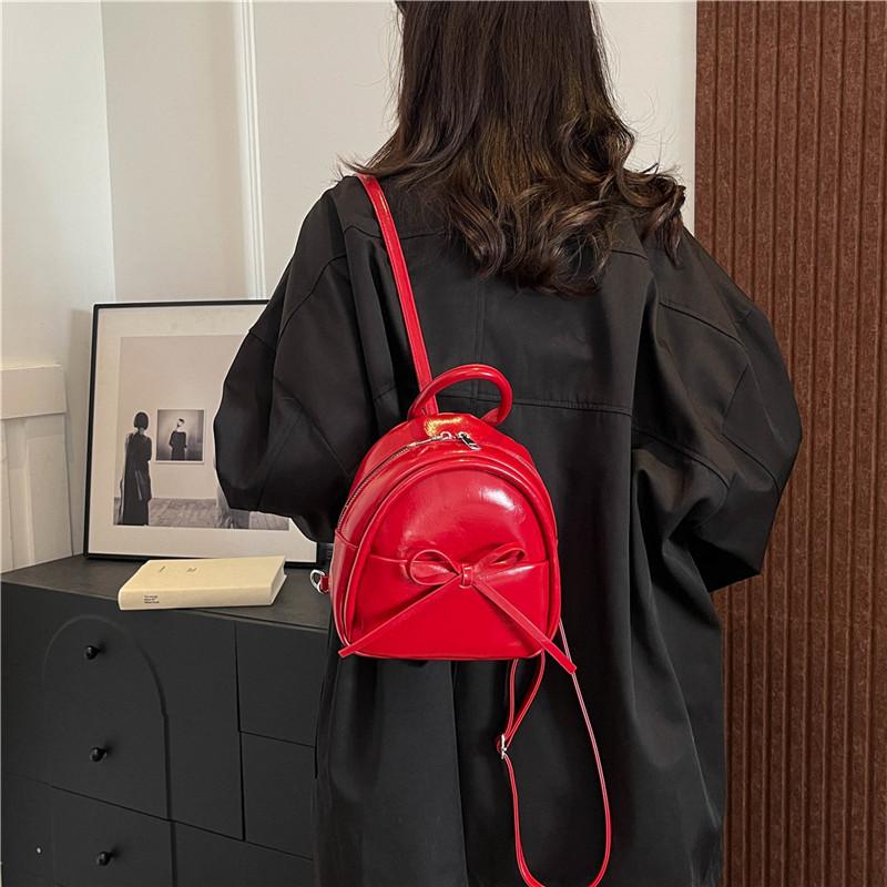 Women s bag niche 2025 new trend fashion simple texture versatile casual commuting backpack 20*9*18
Women s bag niche 2025 new trend fashion simple texture versatile casual commuting backpack 20*9*18
