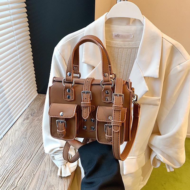 Сумка с высоким чувством, взрывной стиль интернет-знаменитости, модная сумка-мессенджер через плечо для通勤, нишевая ретро яркая сумка-локомотив 19*8*14 коричневый
Сумка с высоким чувством, взрывной стиль интернет-знаменитости, модная сумка-мессенджер через плечо для通勤, нишевая ретро яркая сумка-локомотив 19*8*14 коричневый