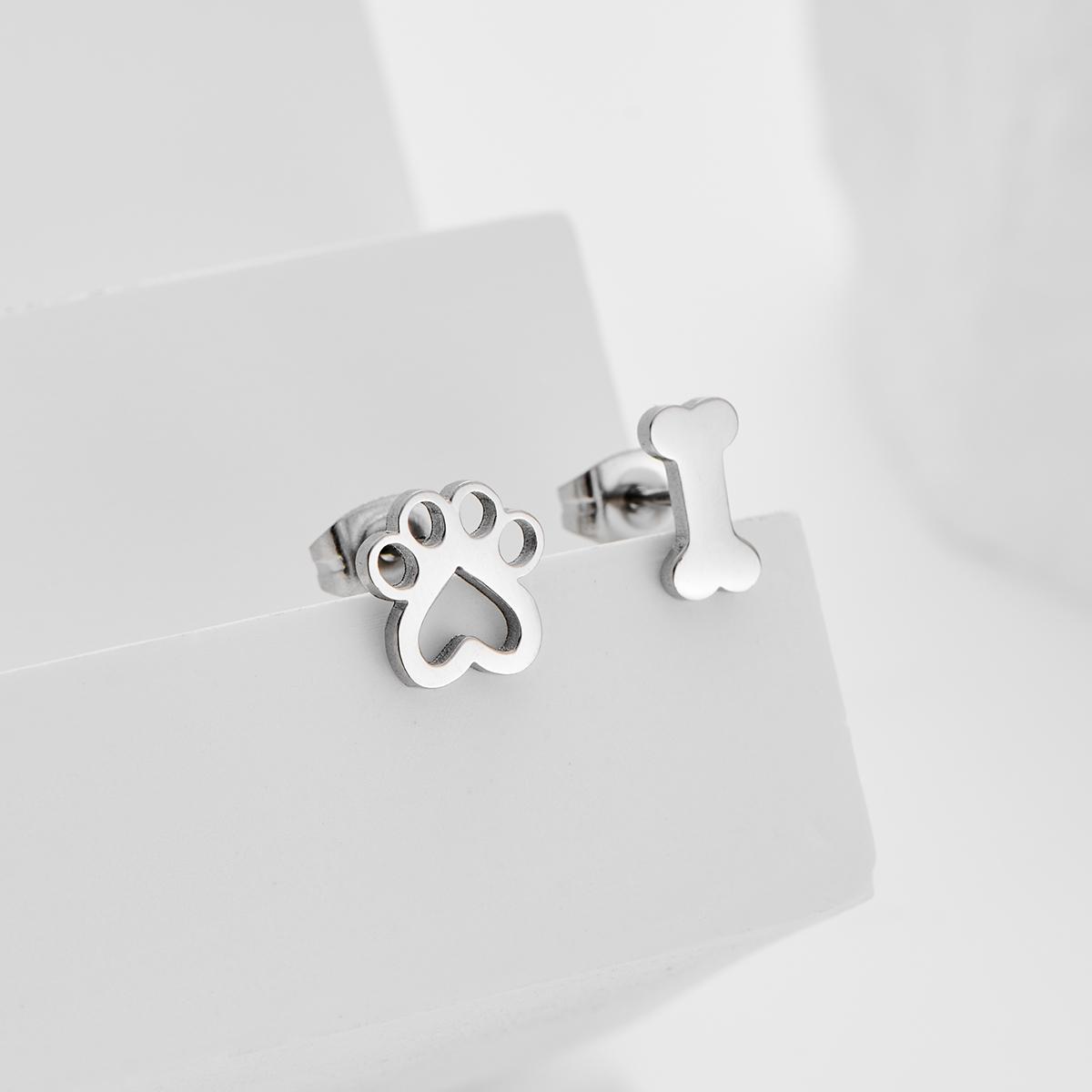 Cartoon bone pattern stainless steel earrings woman and men Puppy paw print Zircon Friend s birthday gift
Cartoon bone pattern stainless steel earrings woman and men Puppy paw print Zircon Friend s birthday gift