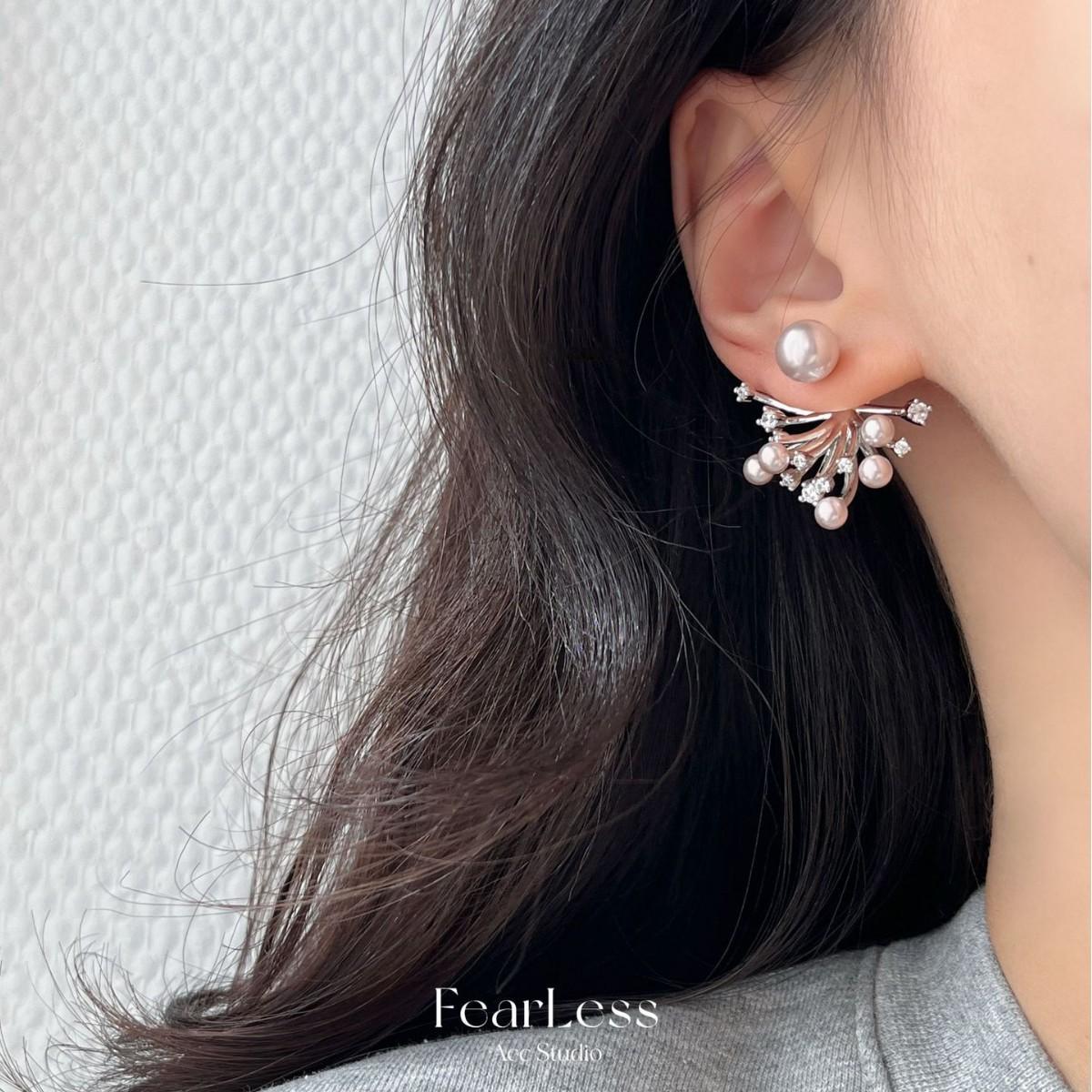 Zircon flower earrings fashionable versatile stud earrings niche design temperament simple earrings women
Zircon flower earrings fashionable versatile stud earrings niche design temperament simple earrings women