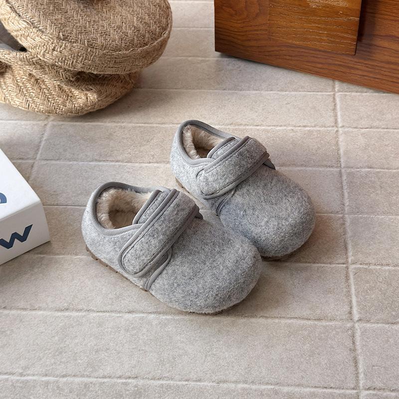 Korean-style children s shoes in gray tones, winter woolen fabric furry Birkenstock shoes for boys and girls, versatile soft-soled loafers 25 сірий колір
Korean-style children s shoes in gray tones, winter woolen fabric furry Birkenstock shoes for boys and girls, versatile soft-soled loafers 25 сірий колір