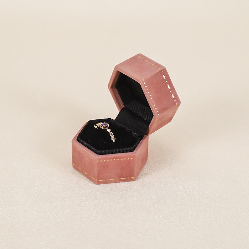 Hexagon square Jewelry Boxes with Square Pattern Satin and Plastic PC Material for Jewelry Box Packaging Jewelry Packaging Box
Hexagon square Jewelry Boxes with Square Pattern Satin and Plastic PC Material for Jewelry Box Packaging Jewelry Packaging Box