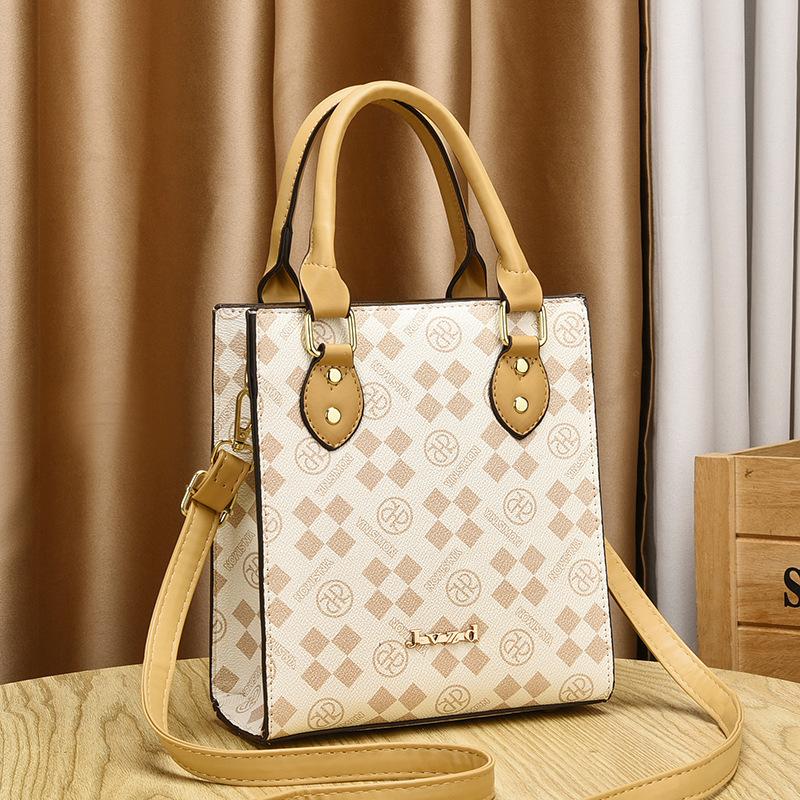 Bag handbag women s 2025 new fashion women s bag versatile shoulder messenger bag flower small square bag women s bag tide бежевий
Bag handbag women s 2025 new fashion women s bag versatile shoulder messenger bag flower small square bag women s bag tide бежевий