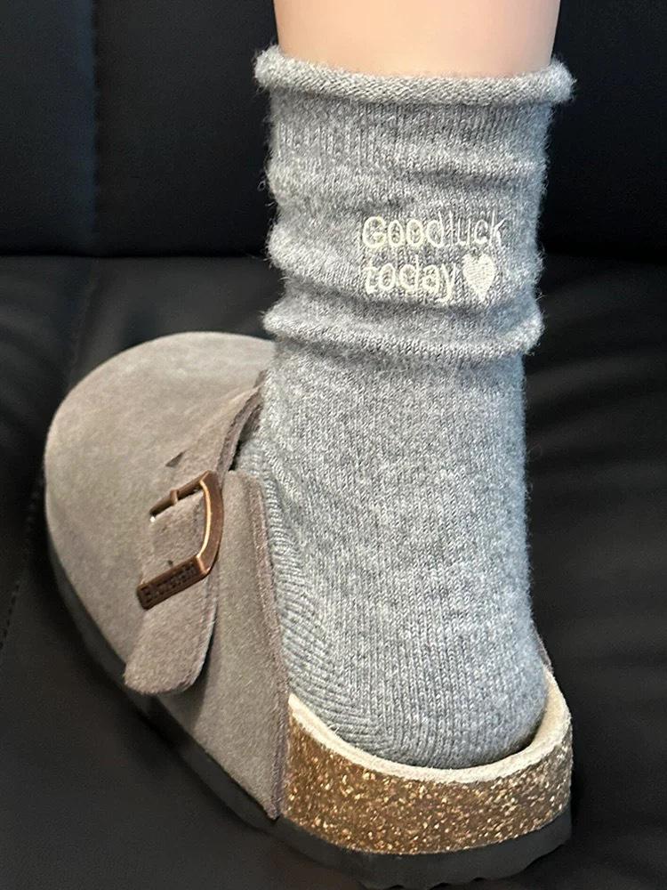 Мягкие и теплые носки-гольфы в японском стиле - Женские до середины икры, с подвернутым краем, однотонные, универсальные для осени и зимы One Size серый
Мягкие и теплые носки-гольфы в японском стиле - Женские до середины икры, с подвернутым краем, однотонные, универсальные для осени и зимы One Size серый