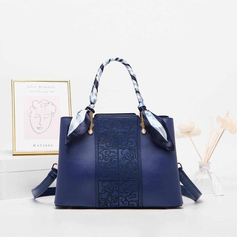 Bag 2025 new bridal high-end niche wedding portable wedding red usually available large-capacity wedding bag
Bag 2025 new bridal high-end niche wedding portable wedding red usually available large-capacity wedding bag