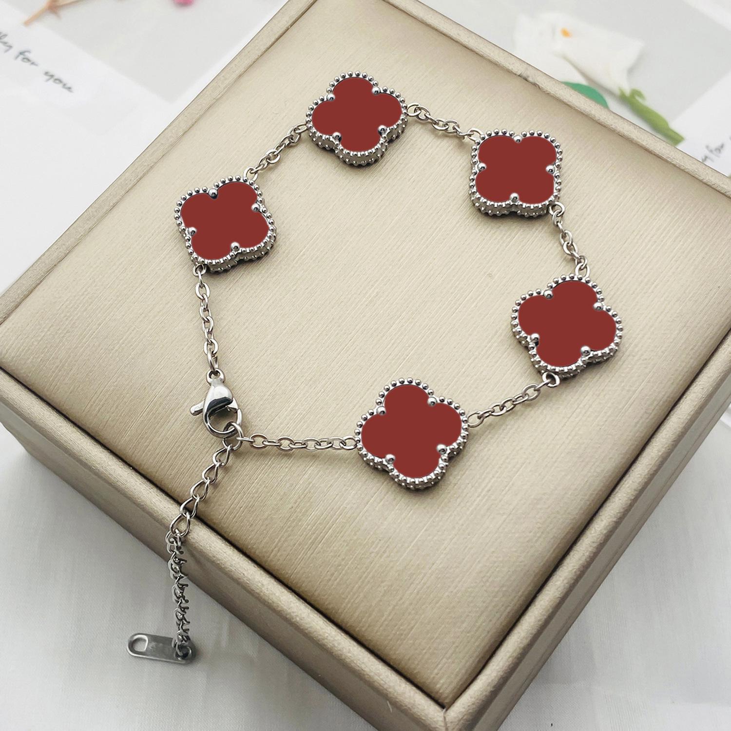 Браслет с четырьмя листами клевера и двусторонние ожерелья из золотых ракушек V для женщин - не выцветающий, модный дизайн
Браслет с четырьмя листами клевера и двусторонние ожерелья из золотых ракушек V для женщин - не выцветающий, модный дизайн