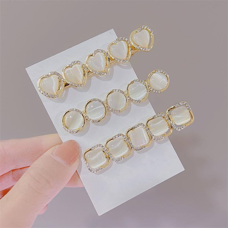 1pc of three cat s eye stone hair clips, new Korean style ins duck mouth clip, top clip, healthy girl back of head side clip
1pc of three cat s eye stone hair clips, new Korean style ins duck mouth clip, top clip, healthy girl back of head side clip