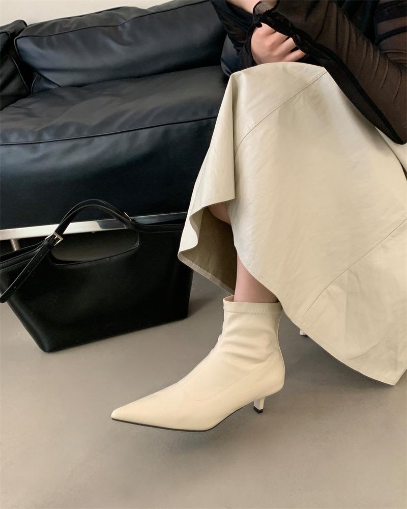 Medium heel pointed short boots women s 2025 autumn and winter new women s boots fashion thick heel thin boots niche design Martin boots 39 абрикосовый
Medium heel pointed short boots women s 2025 autumn and winter new women s boots fashion thick heel thin boots niche design Martin boots 39 абрикосовый