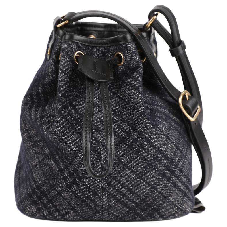 Burberry La Prima Check Design Cotton Bucket Shoulder Bag Women bags Gray 8111940 Basic Set (Bag+Dust Bag)
Burberry La Prima Check Design Cotton Bucket Shoulder Bag Women bags Gray 8111940 Basic Set (Bag+Dust Bag)