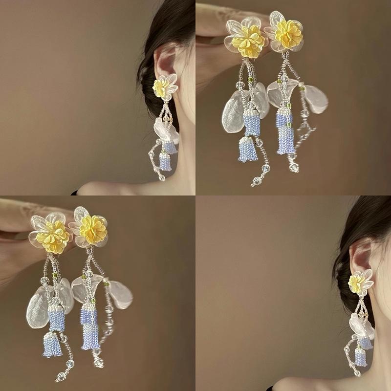 Chiffon glass beads fringed flower earrings sweet early spring vacation style earrings exaggerated atmosphere earrings women
Chiffon glass beads fringed flower earrings sweet early spring vacation style earrings exaggerated atmosphere earrings women