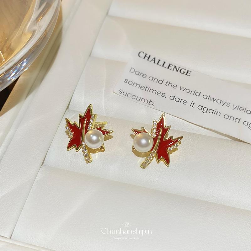 Autumn and winter maple leaf ankela red oil drop pearl stud earrings women s new temperament ear clips mosquito coil disc women without ear piercings
Autumn and winter maple leaf ankela red oil drop pearl stud earrings women s new temperament ear clips mosquito coil disc women without ear piercings