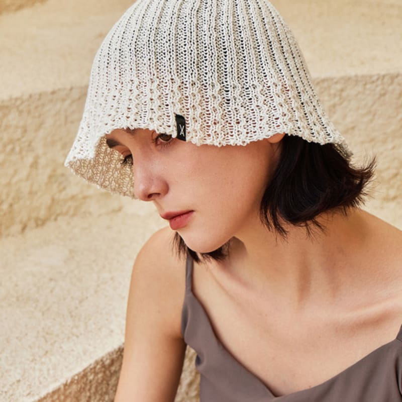 VARZAR VA Label Knit Tulip Hat Cream FREE
VARZAR VA Label Knit Tulip Hat Cream FREE