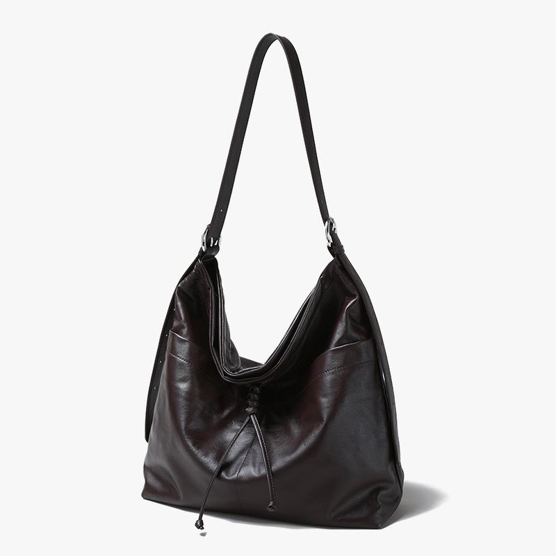 2025 новая кожаная женская сумка тоут из первого слоя коровьей кожи, сумка подмышку с бантом и кисточкой, большая вместимость, для通勤, на плечо темно-коричневого
2025 новая кожаная женская сумка тоут из первого слоя коровьей кожи, сумка подмышку с бантом и кисточкой, большая вместимость, для通勤, на плечо темно-коричневого