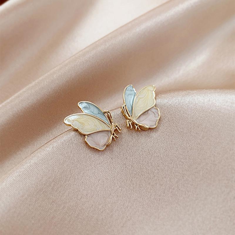S925 Silver Needle Light Purple Butterfly Earrings - Cute, Versatile, 3D Summer Studs for Women
S925 Silver Needle Light Purple Butterfly Earrings - Cute, Versatile, 3D Summer Studs for Women