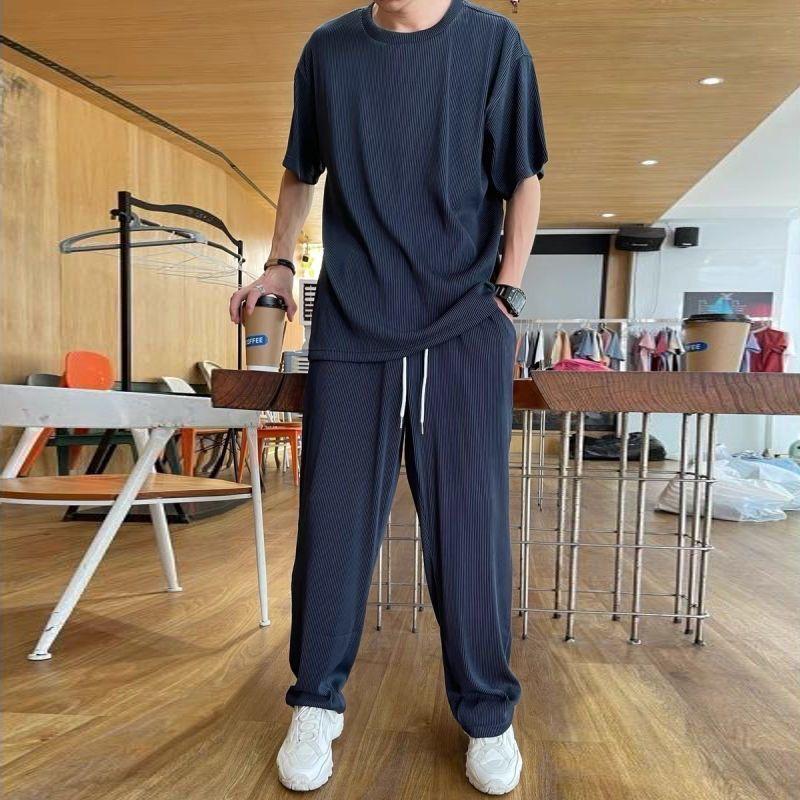 Summer Men s Ice Silk Casual Suit Short-Sleeve T-Shirt & Loose Trousers Two-Piece Set S темно-синього кольору
Summer Men s Ice Silk Casual Suit Short-Sleeve T-Shirt & Loose Trousers Two-Piece Set S темно-синього кольору