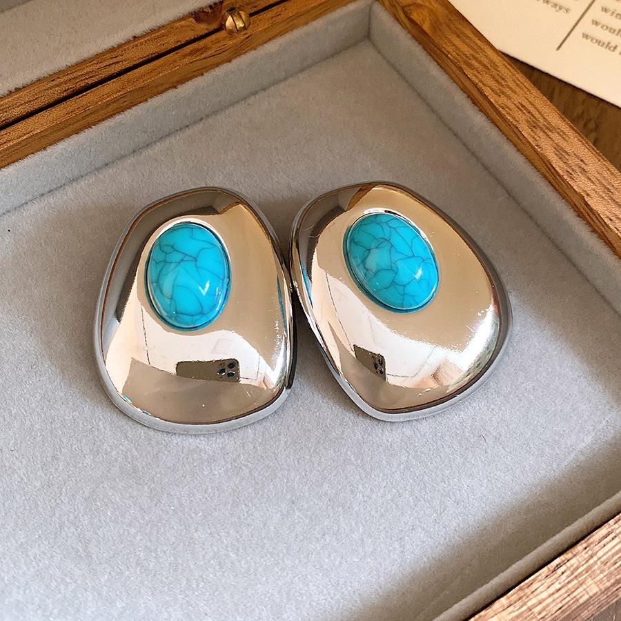Medieval vintage silver needle resin oval stud earrings retro simple fashion earrings light luxury high-end earrings
Medieval vintage silver needle resin oval stud earrings retro simple fashion earrings light luxury high-end earrings