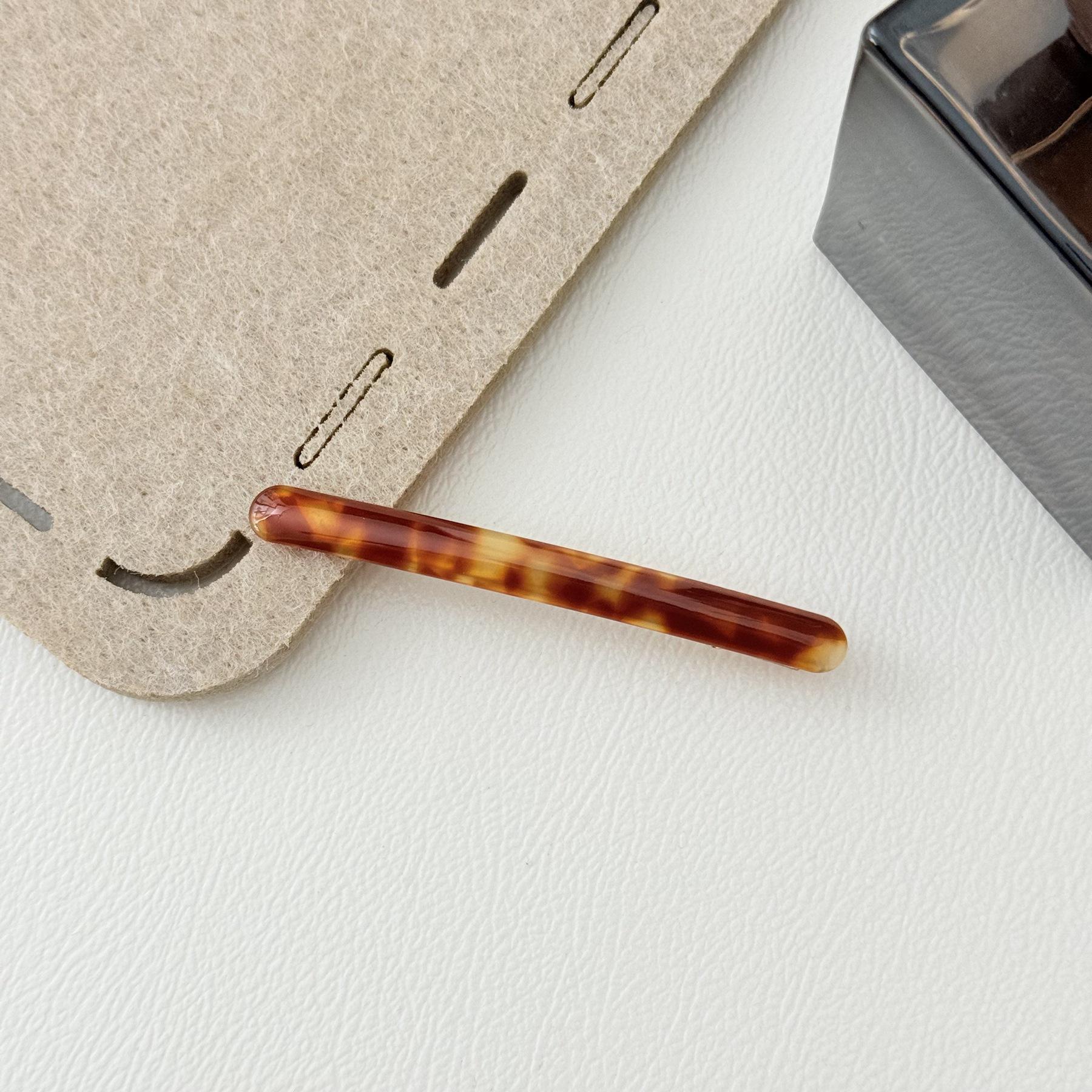 Retro Color Acetate Duckbill Hair Clip for Women
Retro Color Acetate Duckbill Hair Clip for Women