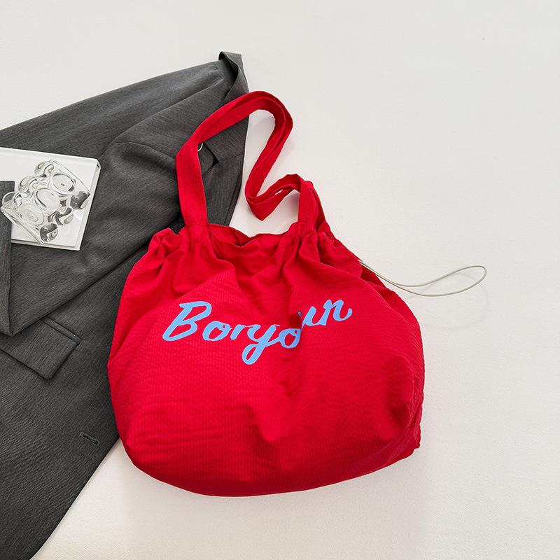 Korean version of the new niche design bag women s large capacity 2025 shoulder bag casual personality portable trend tote bag червоний
Korean version of the new niche design bag women s large capacity 2025 shoulder bag casual personality portable trend tote bag червоний