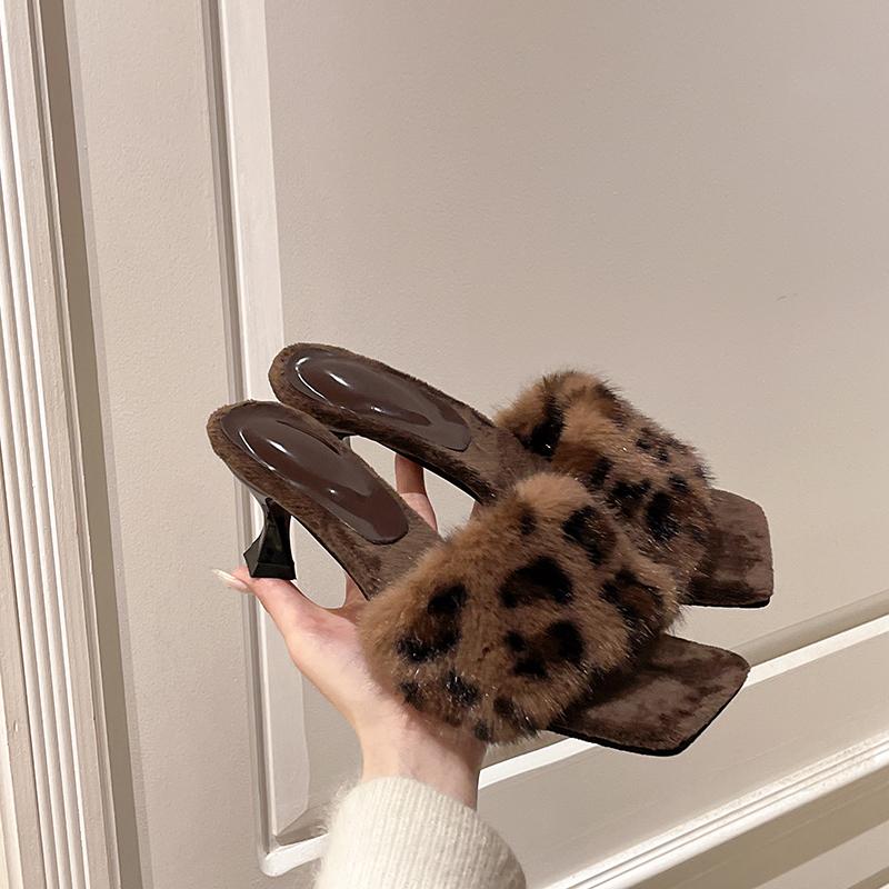 Fashion 2025 New Autumn and Winter Women s Outside Wear Versatile Kitten Heel Open Toe Square Toe Slipper 39
Fashion 2025 New Autumn and Winter Women s Outside Wear Versatile Kitten Heel Open Toe Square Toe Slipper 39