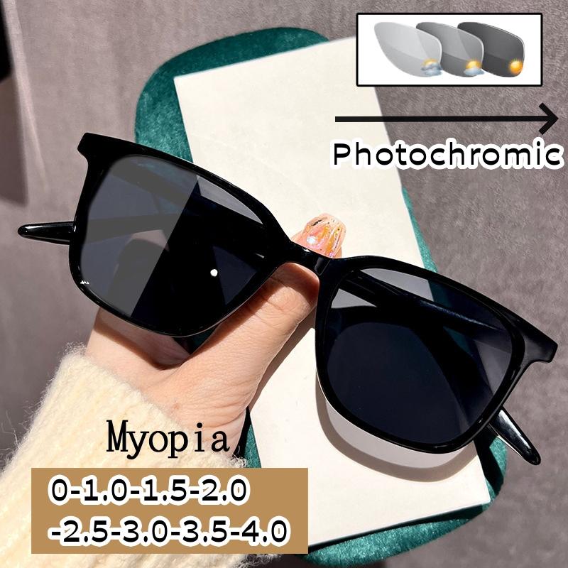 Женские квадратные фотохромные очки для близорукости для женщин и мужчин, роскошные ретро-солнцезащитные очки, меняющие цвет, сверхлегкие очки для близорукости
Женские квадратные фотохромные очки для близорукости для женщин и мужчин, роскошные ретро-солнцезащитные очки, меняющие цвет, сверхлегкие очки для близорукости