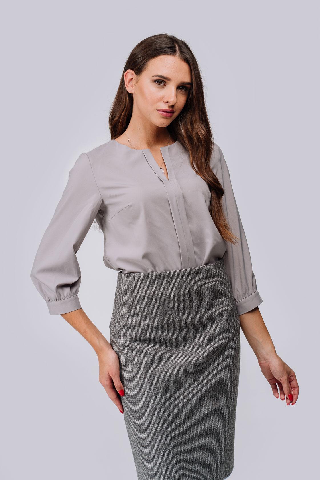 Напівприталена блуза з розрізом по горловині 42 темно-сірий колір
Напівприталена блуза з розрізом по горловині 42 темно-сірий колір