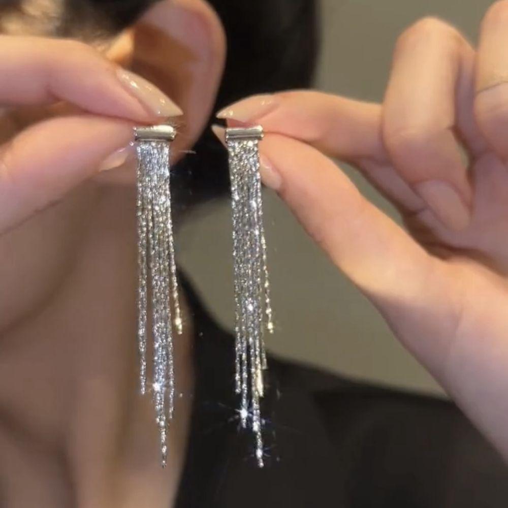 Silver Tassel Long Drop Earrings: Luxurious, Exquisite Design with a Touch of Elegance. золотой
Silver Tassel Long Drop Earrings: Luxurious, Exquisite Design with a Touch of Elegance. золотой