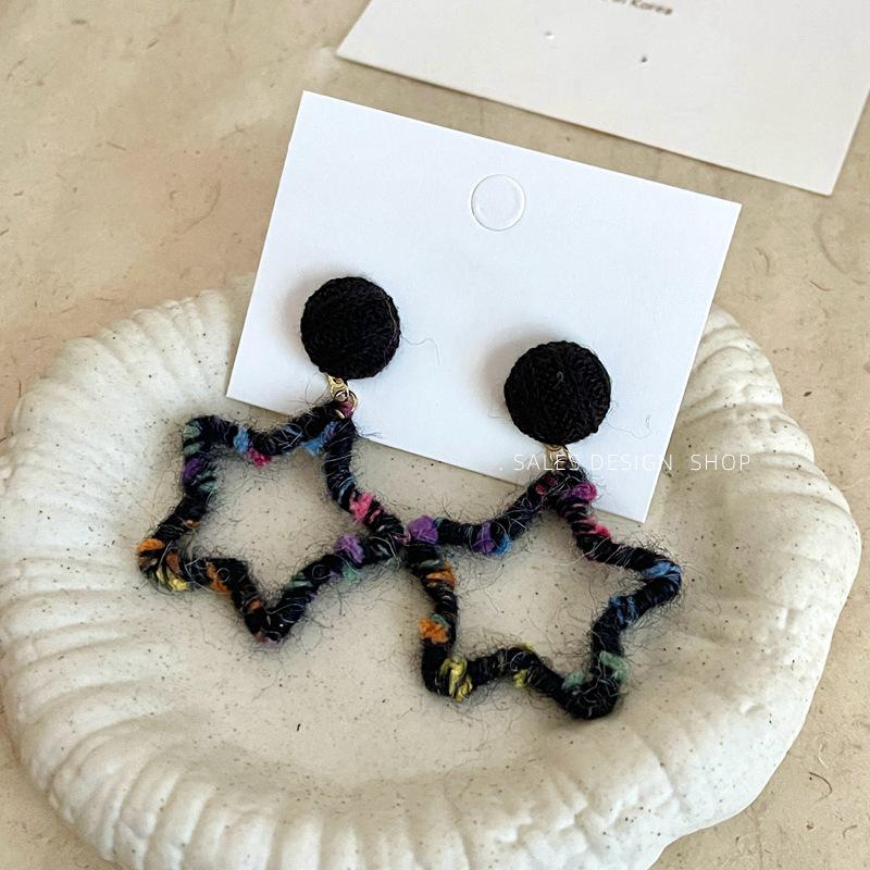 Colorful Yarn-Wrapped Heart Stud Earrings: Autumn/Winter Collection - Versatile, Light Luxury, Simple Fashion Ear Jewelry.
Colorful Yarn-Wrapped Heart Stud Earrings: Autumn/Winter Collection - Versatile, Light Luxury, Simple Fashion Ear Jewelry.