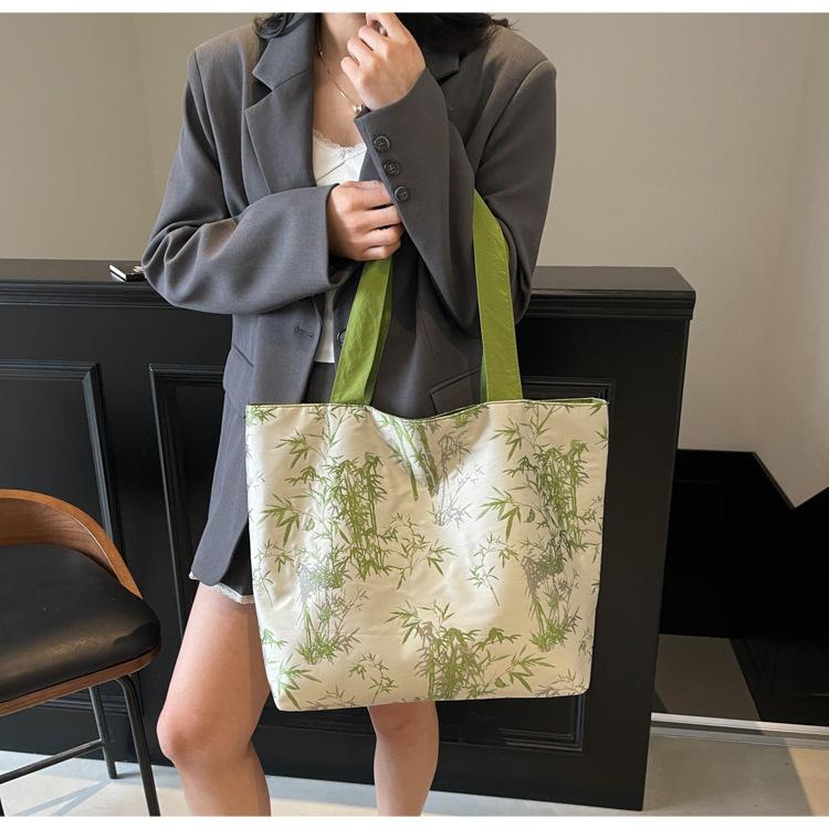 Large capacity canvas bag women s tote bag new versatile shoulder bag casual handbag бежевий
Large capacity canvas bag women s tote bag new versatile shoulder bag casual handbag бежевий