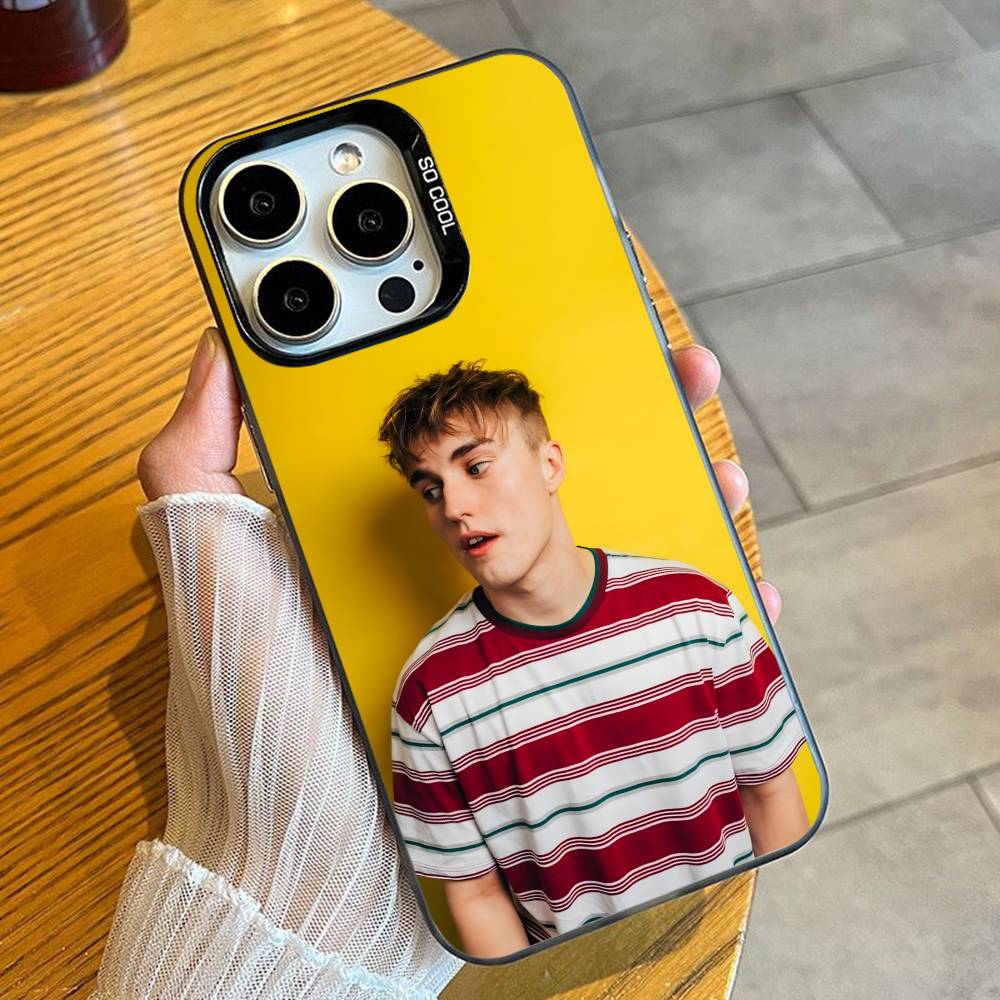 S-Sam Fender Rein Me In Phone Case For iPhone 16 17 15 14 12 13 Pro Max Black Color Shockproof Cover iPhone11PROMAX
S-Sam Fender Rein Me In Phone Case For iPhone 16 17 15 14 12 13 Pro Max Black Color Shockproof Cover iPhone11PROMAX