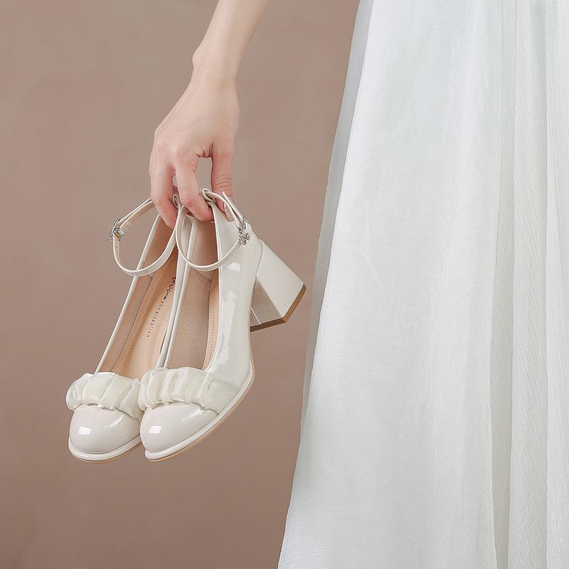 Baotou one-word belt leather shoes 25 summer new high thick heel lace gentle lady style college single shoes women s summer 40 чорний
Baotou one-word belt leather shoes 25 summer new high thick heel lace gentle lady style college single shoes women s summer 40 чорний