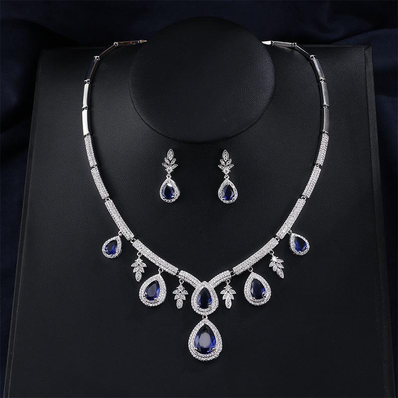 Rako модный минималистичный классический комплект украшений для невесты с инкрустацией каплями воды из вермикулита, женские серьги, ожерелье, комплект из двух предметов 
Rako модный минималистичный классический комплект украшений для невесты с инкрустацией каплями воды из вермикулита, женские серьги, ожерелье, комплект из двух предметов