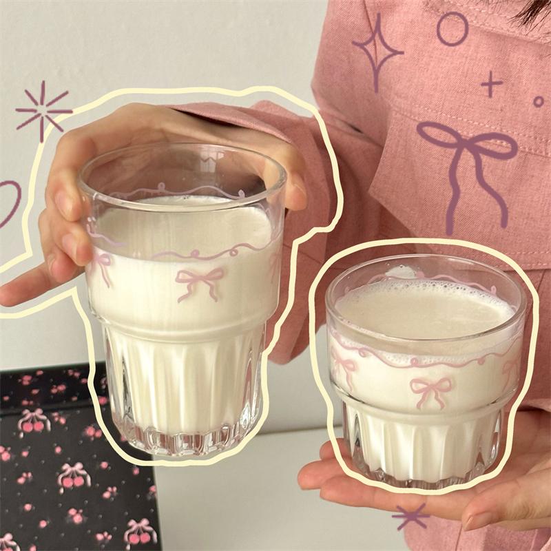 Кавайная кружка из стекла с бантиком Эстетичная милая корейская кружка для холодных и горячих напитков, кофе, сока, вина, молока. Питьевой стакан, десертная чашка для мороженого 280-360ml
Кавайная кружка из стекла с бантиком Эстетичная милая корейская кружка для холодных и горячих напитков, кофе, сока, вина, молока. Питьевой стакан, десертная чашка для мороженого 280-360ml