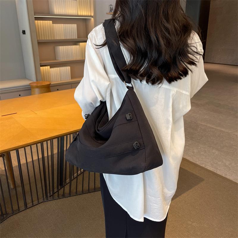Women s canvas bag new simple solid color large capacity tote bag fashion casual commuter shoulder messenger bag women покинуть белый
Women s canvas bag new simple solid color large capacity tote bag fashion casual commuter shoulder messenger bag women покинуть белый