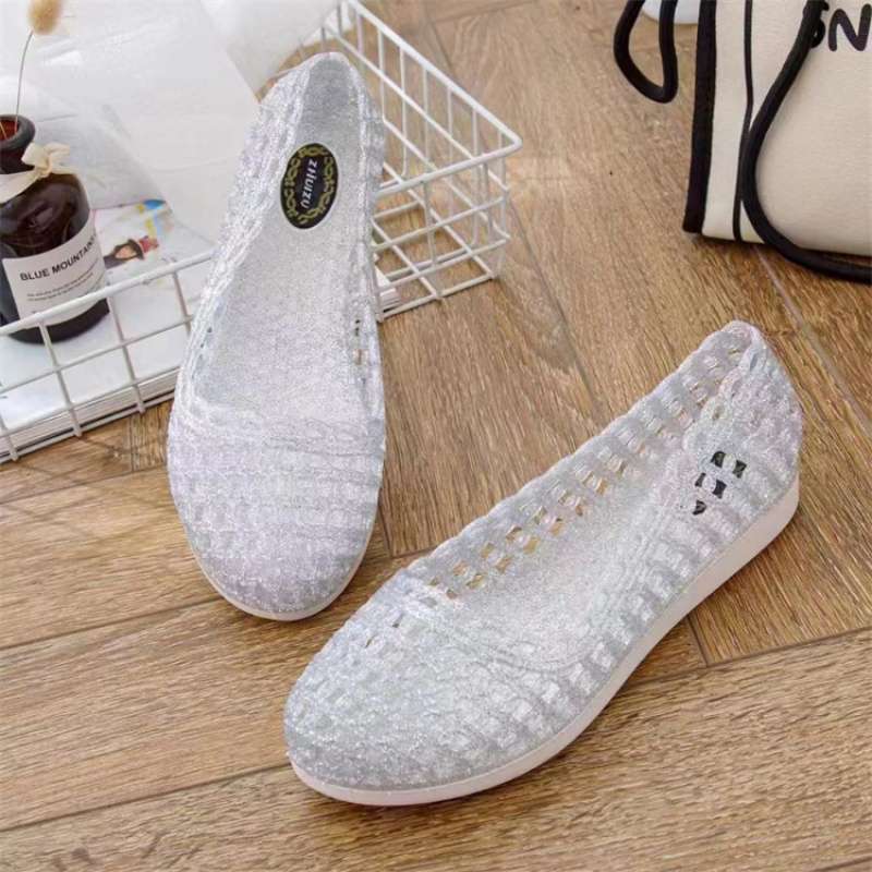 Super soft crystal sandals women s fashion outer wear hollow hole shoes flat bottom non-slip plastic thick sole mother grandma sandals 41 серебряный
Super soft crystal sandals women s fashion outer wear hollow hole shoes flat bottom non-slip plastic thick sole mother grandma sandals 41 серебряный