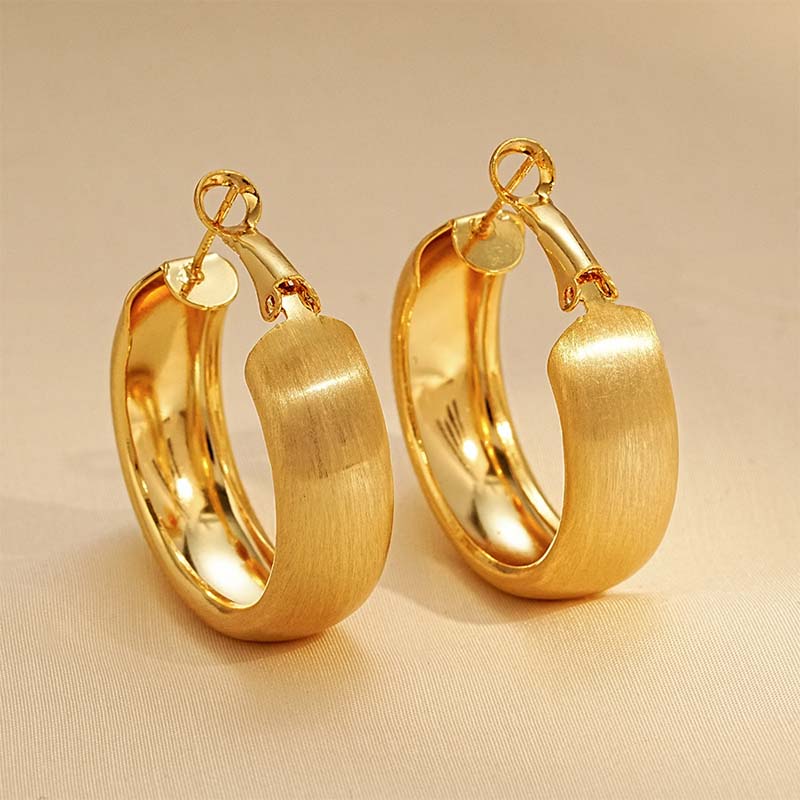 Fashion Gold Color Matte Brushed Hoop Earring for Women Girls Vintage Metal C-shape Circle Round Earrings Zircon 2024 Trendy
Fashion Gold Color Matte Brushed Hoop Earring for Women Girls Vintage Metal C-shape Circle Round Earrings Zircon 2024 Trendy